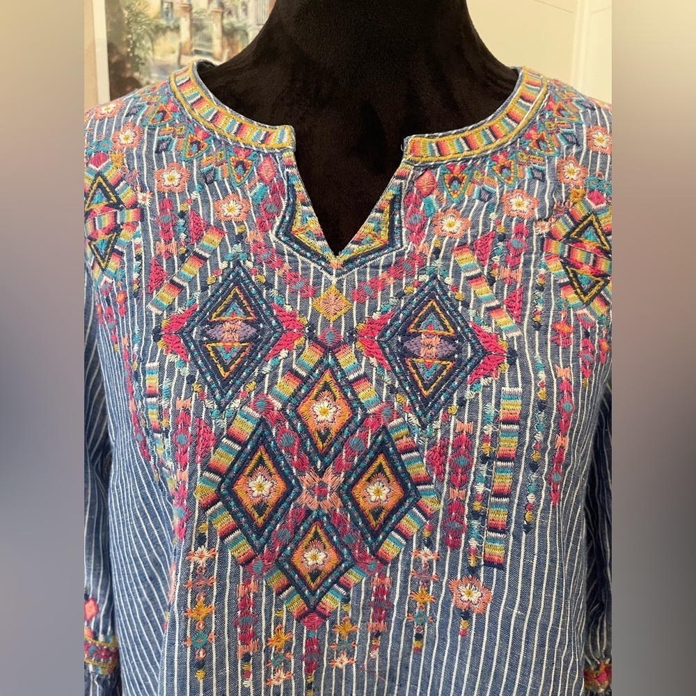 John.Mark V-neck, pullover, top size small embroidered front back and sleeves - Picture 6 of 11